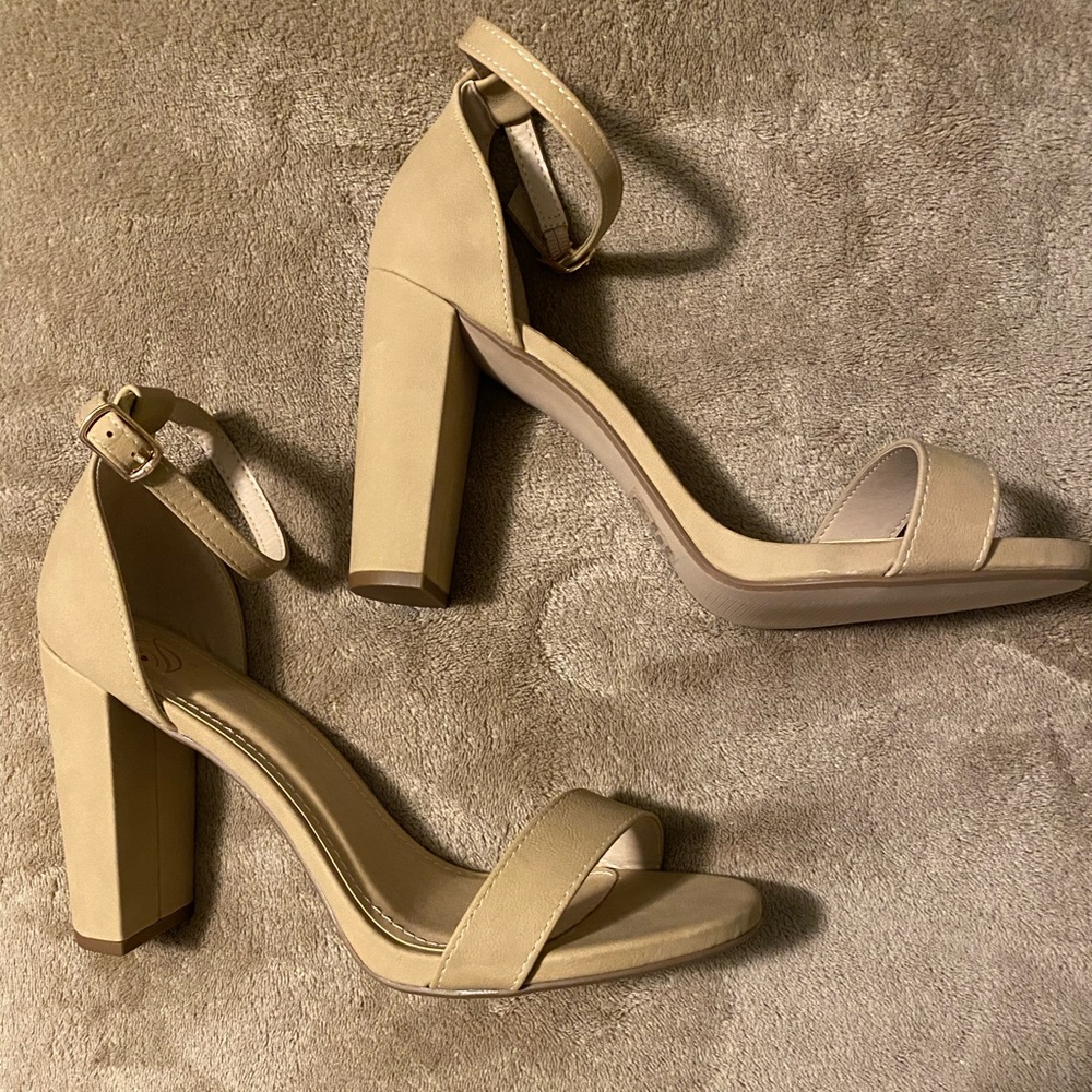Beige heels